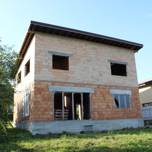 ŠALIA LAPIŲ GEOMORFOLOGINIO DRAUSTINIO TERITORIJOJE, PARDUODAMAS 2 AUKŠTŲ 150 KV.M MŪRINIS NAMAS SU 6 ARŲ SKLYPU