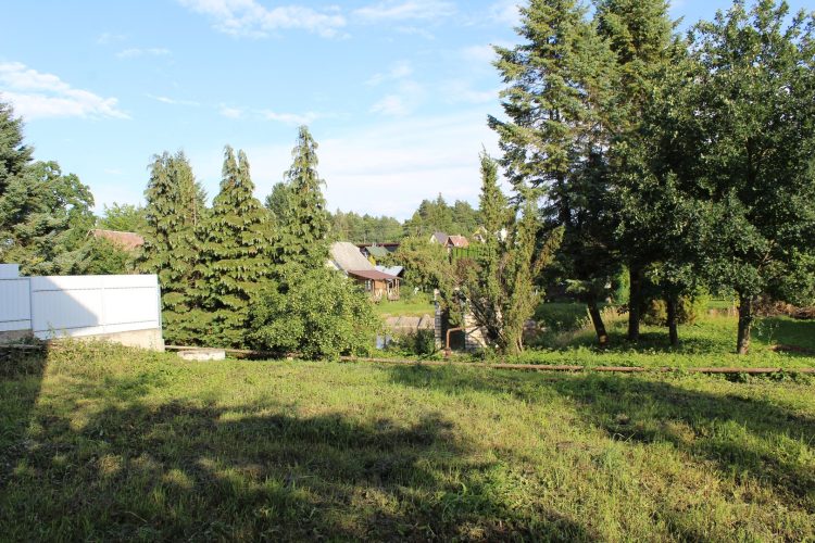 ŠALIA LAPIŲ GEOMORFOLOGINIO DRAUSTINIO TERITORIJOJE, PARDUODAMAS 2 AUKŠTŲ 150 KV.M MŪRINIS NAMAS SU 6 ARŲ SKLYPU