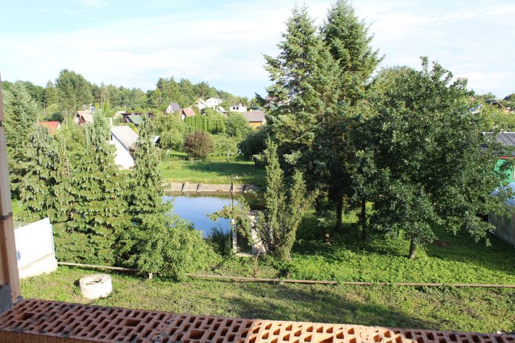 ŠALIA LAPIŲ GEOMORFOLOGINIO DRAUSTINIO TERITORIJOJE, PARDUODAMAS 2 AUKŠTŲ 150 KV.M MŪRINIS NAMAS SU 6 ARŲ SKLYPU