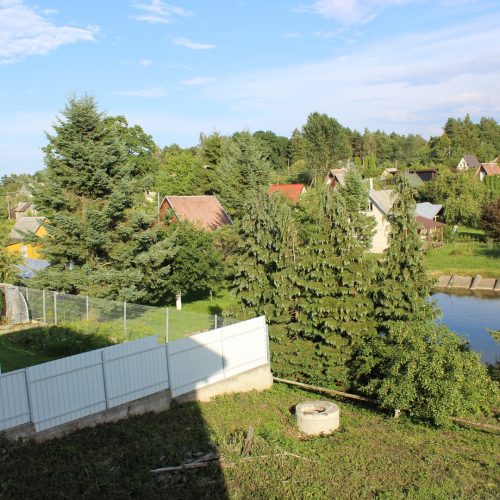 ŠALIA LAPIŲ GEOMORFOLOGINIO DRAUSTINIO TERITORIJOJE, PARDUODAMAS 2 AUKŠTŲ 150 KV.M MŪRINIS NAMAS SU 6 ARŲ SKLYPU