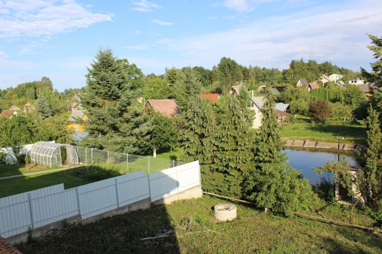 ŠALIA LAPIŲ GEOMORFOLOGINIO DRAUSTINIO TERITORIJOJE, PARDUODAMAS 2 AUKŠTŲ 150 KV.M MŪRINIS NAMAS SU 6 ARŲ SKLYPU