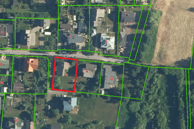 IŠSKIRTINĖJE VIETOJE ŠALIA NEVĖŽIO UPĖS IR MEDELYNO PARDUODAMAS REKONSTRUOJAMAS 176.73 KV.M. NAMAS SU GARAŽU 2 AUTOMOBILIAMS IR 8 ARŲ SKLYPU, TUJŲ GATVĖJE, RAUDONDVARYJE.