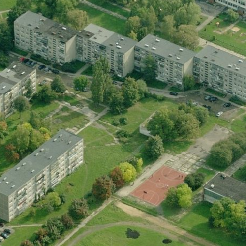 PARDUODAMAS JAUKUS 2 KAMBARIŲ 51 KV. M. BUTAS SU ERDVIU BALKONU STRATEGIŠKAI PATOGIOJE VIETOJE.