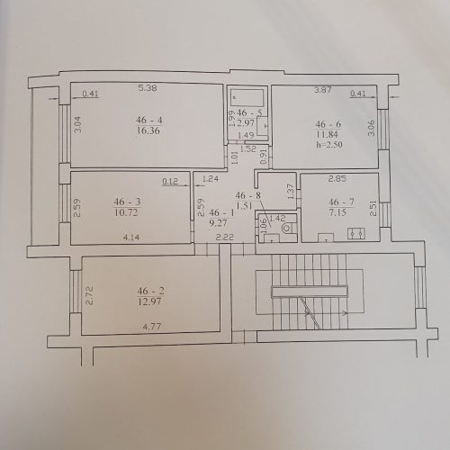 PARDUODAMAS JAUKUS 4 KAMBARIŲ 80 KV. M. BUTAS SU ERDVIU BALKONU STRATEGIŠKAI PATOGIOJE VIETOJE.