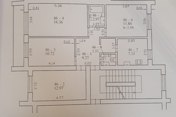 PARDUODAMAS JAUKUS 4 KAMBARIŲ 80 KV. M. BUTAS SU ERDVIU BALKONU STRATEGIŠKAI PATOGIOJE VIETOJE.