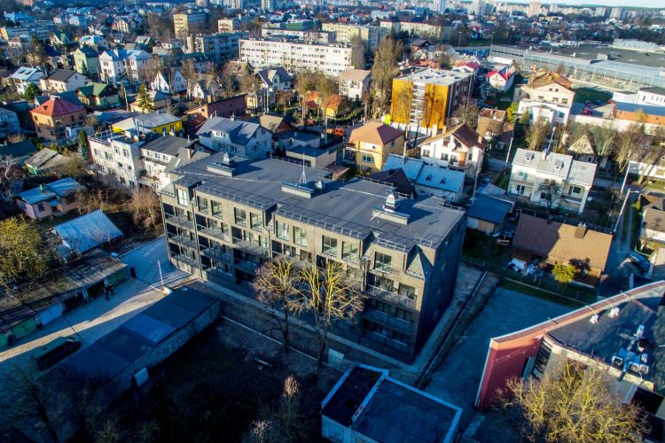 PARDUODAMAS ĮRENGTAS NAUJOS STATYBOS 3 KAMBARIŲ 80 KV. M. BUTAS SU LODŽIJA ŽALIAKALNYJE.