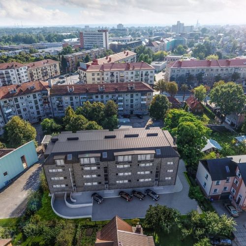 PARDUODAMAS ĮRENGTAS NAUJOS STATYBOS 3 KAMBARIŲ 80 KV. M. BUTAS SU LODŽIJA ŽALIAKALNYJE.