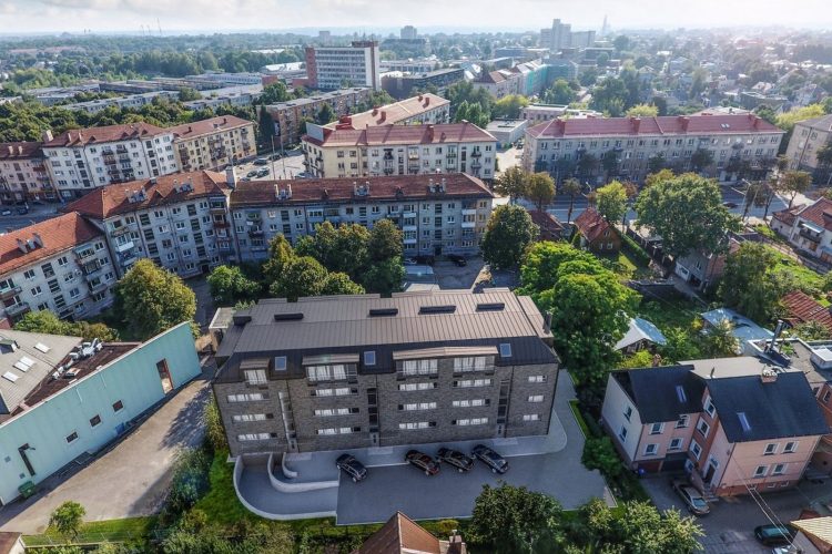 PASKUTINIS BUTAS ANTRAME AUKŠTE!!! NAUJOS STATYBOS 3 KAMBARIŲ 80 KV. M. BUTAS SU LODŽIJA ŽALIAKALNYJE.