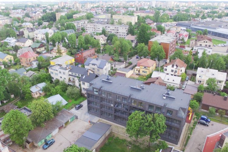 ŽALIAKANIS. NAUJA STATYBA. 3 KAMBARIŲ 80 KV. M. BUTAS SU PANORAMINIU VAIZDU.