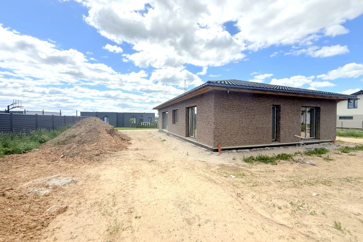 PARDUODAMI VIENO AUKŠTO A++ KLASĖS 125 KV.M. NAMAI SU 8,35 ARŲ SKLYPAIS PRIVAČIAME TRIJŲ NAMŲ KVARTALE.