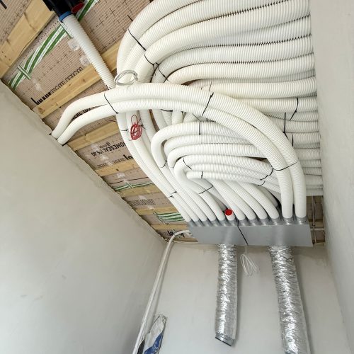 PARDUODAMI VIENO AUKŠTO A++ KLASĖS 125 KV.M. NAMAI SU 8,35 ARŲ SKLYPAIS PRIVAČIAME TRIJŲ NAMŲ KVARTALE.
