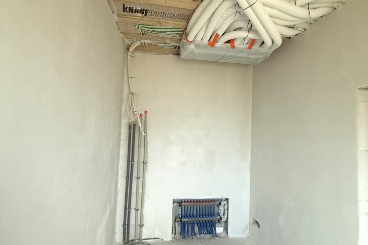 PARDUODAMI VIENO AUKŠTO A++ KLASĖS 125 KV.M. NAMAI SU 8,35 ARŲ SKLYPAIS PRIVAČIAME TRIJŲ NAMŲ KVARTALE.